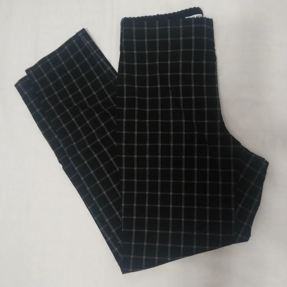 Elle Women's Black & White Plaid Skinny Ankle Pants Trousers Size Medium - Picture 2 of 6